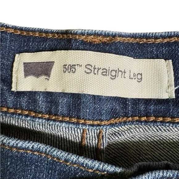Levi's-Classic 505 Straight-Leg Jeans. Size 14. Medium wash. Excellent condition - Picture 4 of 8